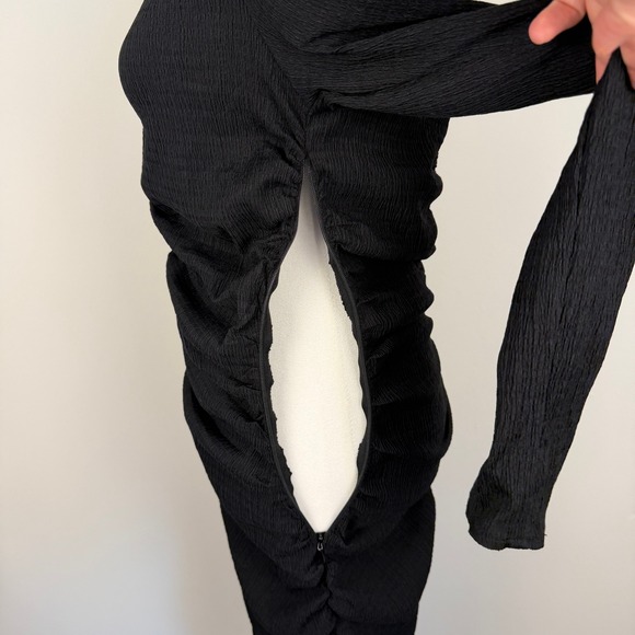 H&M Black Ruched Crepe Maxi Dress Womens Size M Long Sleeve V-Neck Viral Chic - Picture 4 of 8